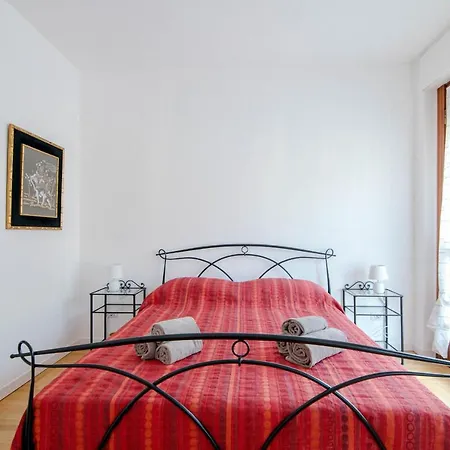 Apartment Dodo Red - The House Of Travelers