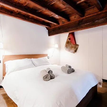 Palazzo Del Pero - The House Of Travelers * Como