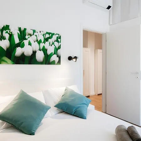 White Loft Center - By House Of Travelers Como