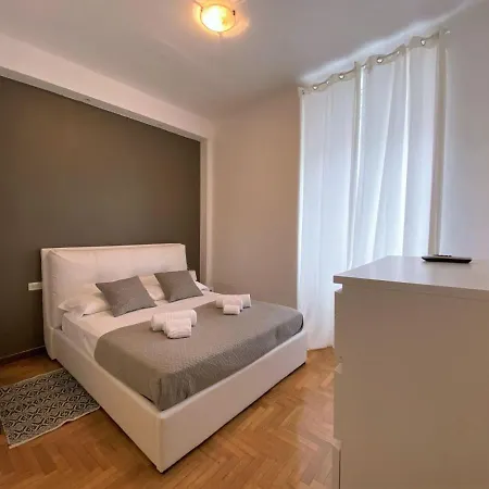 Apartment Via Benzi Como