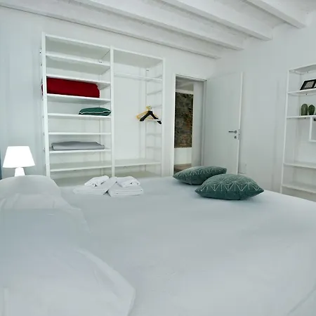 Larius Apartment *