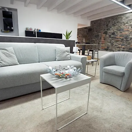 Larius Apartment *