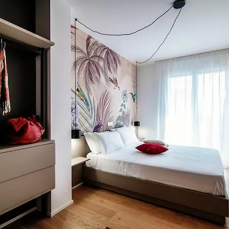 Apartment Sette - By Myhomeincomo *