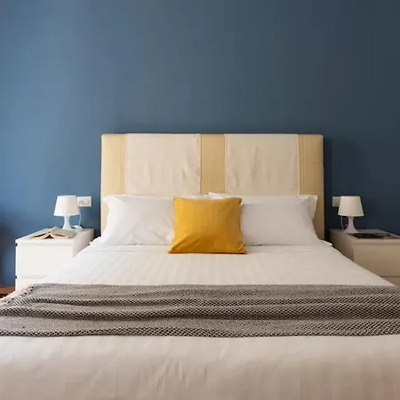 Russomanno Apartment Como