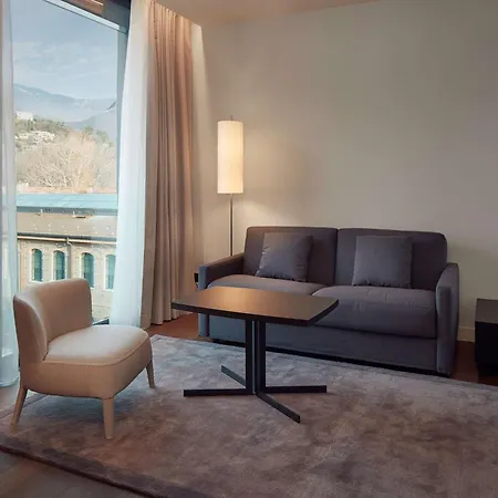 Hilton Côme