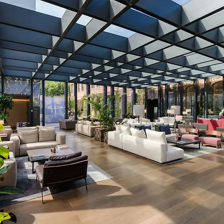Hilton Côme