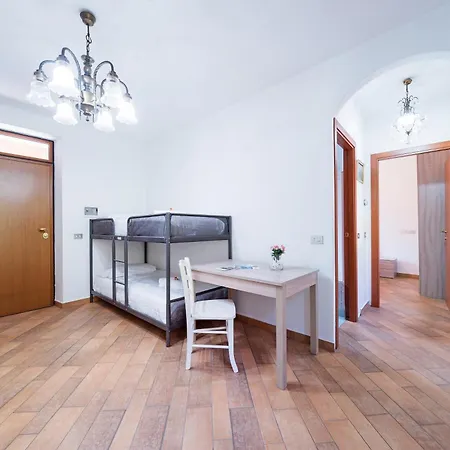 La Corte And Restaurant - Free Parking - 10 Minutes To The And Centre Bed & Breakfast *