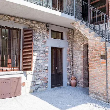 Bed & Breakfast La Corte And Restaurant - Free Parking - 10 Minutes To The And Centre Tavernerio