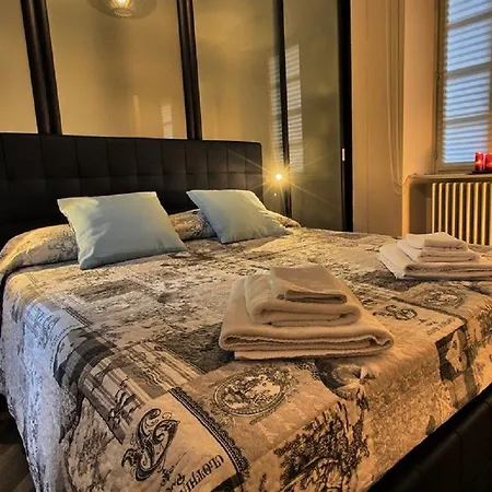 Ancient Courtyard Bonanomi 2 Bedroom Apartment *