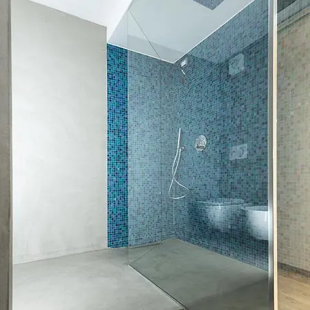 Blue Lake Apartment *