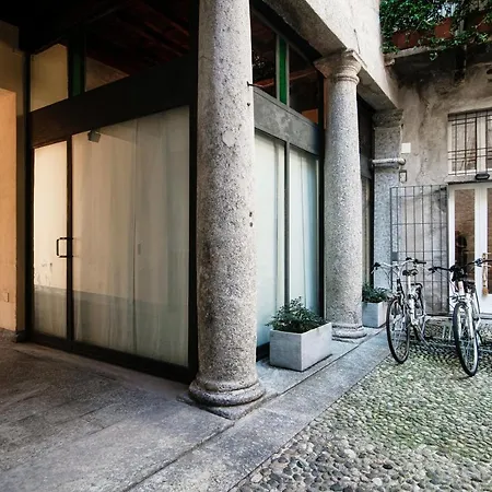 Historical - The House Of Travelers * Como