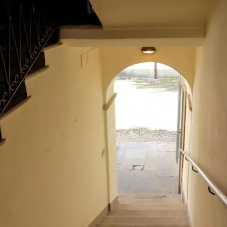 Old View Apartment *