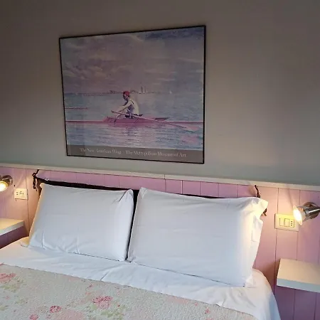 Gira Guest house *