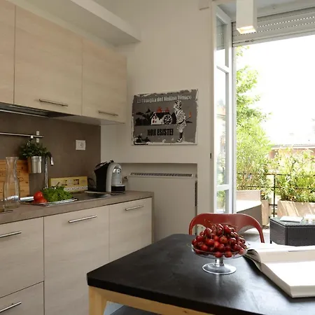 Apartment Rezzonico - By Myhomeincomo *