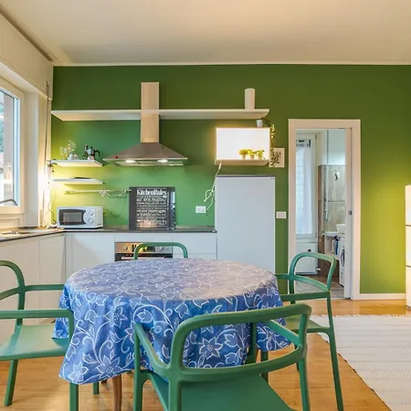 Apartment Center Apartments! Como