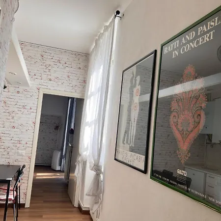 Ancient Courtyard Bonanomi In Historic Centre Apartment Como
