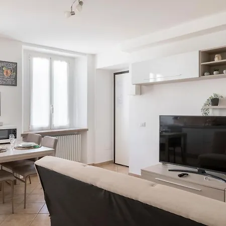Apartment Aura - City Centre Como