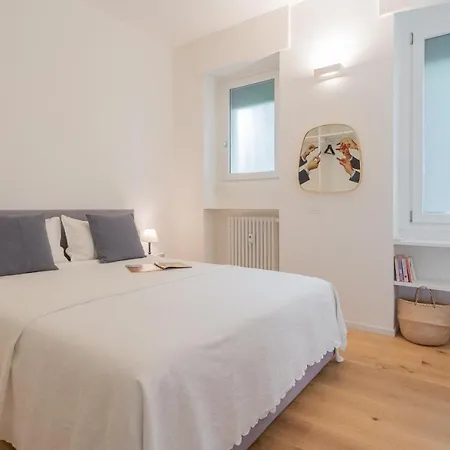 A Step From The By Rent Apartment *