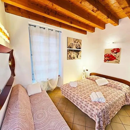 Suprema House, Jacuzzi, Lake 50mt Apartment *