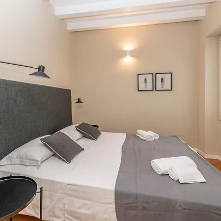 Historical Center Brand New Gem * Como