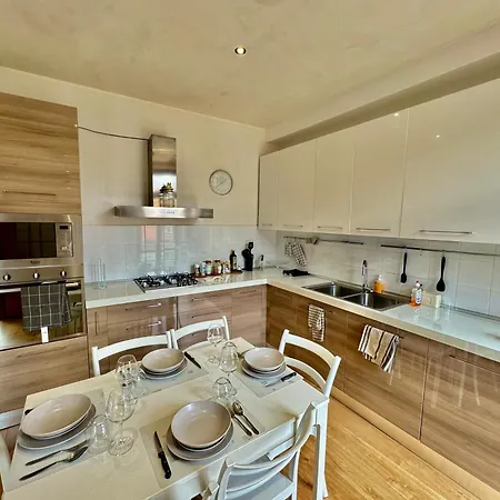 2bd Near The Station Como
