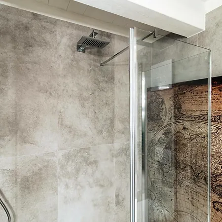 Apartment Palazzo Diaz - By Myhomeincomo Como