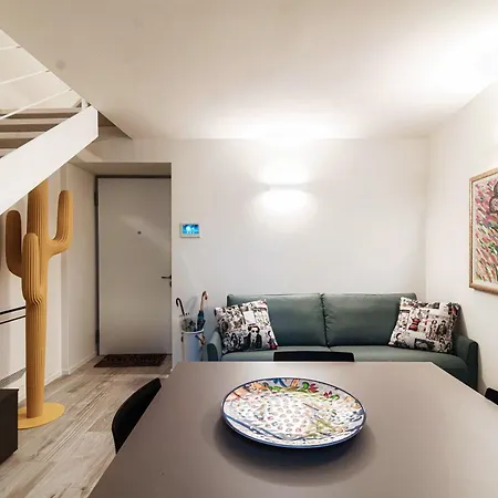Apartment Palazzo Diaz - By Myhomeincomo Como