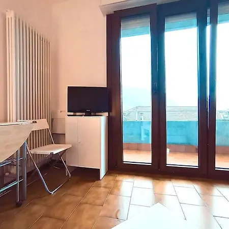 Free Parking! Como, 5 Min To Swiss Apartment Como
