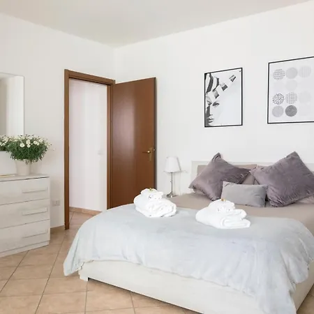 Aura-elegant In The Heart Of Apartment
