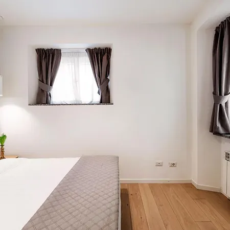Apartment Rafael - By Myhomeincomo *