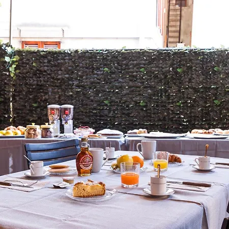 Frühstückspension La Corte And Restaurant - Free Parking - 10 Minutes To The And Centre Tavernerio