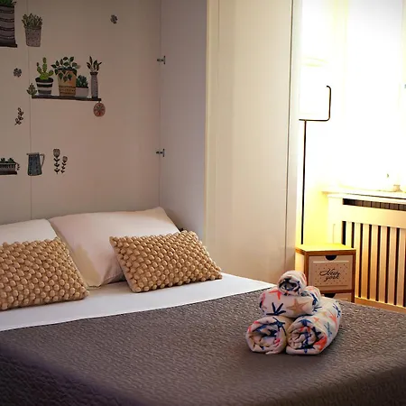 Portatorre Suite, A Charming In The Heart Of Como, Free Private Parking, Air Conditioning & More! *
