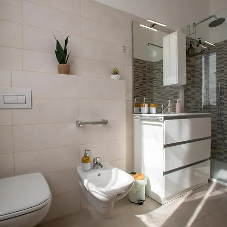 Blue's Place - Vicino Stazione Chiasso * Como