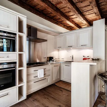 Apartment First & Urban Oasis - By Myhomeincomo