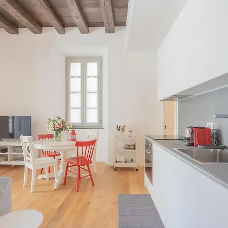 Independence With Balcony By Rent Apartment Como