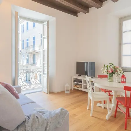 Apartment Independence With Balcony By Rent Como