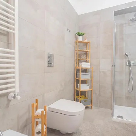 Independence With Balcony By Rent Apartment Como