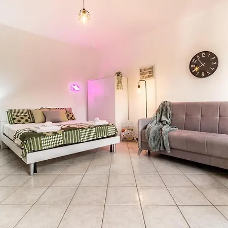 Volta Hub- Parcheggio, Giardino E 10 Min * Como