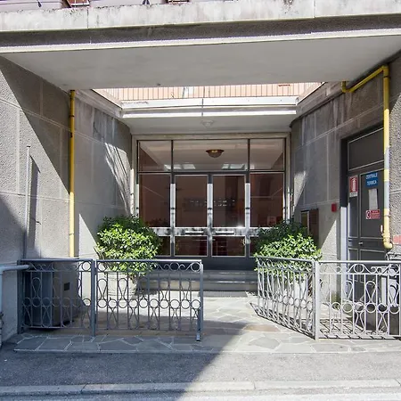 Silky House With Private Parking Apartment