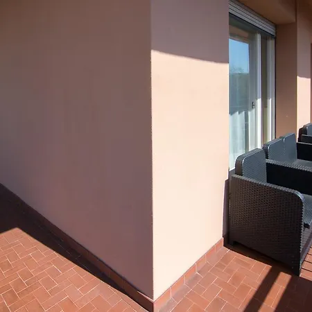 Silky House With Private Parking Apartment *