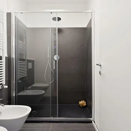 Apartment Palazzo Ungari - Bymyhomeincomo