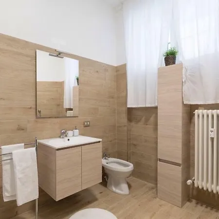 Lovely, Charming And Quiet In The Centre Air Conditioned And Free Private Garage Como