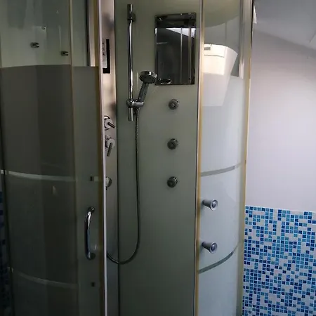 Gira Guest house *