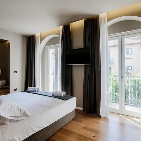 Ama 18 - The House Of Travelers- Como