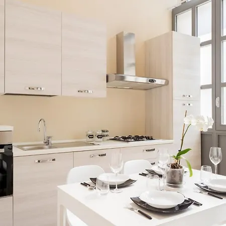 Romantic Escape Centre With Jacuzzi & Parking By Rent Apartment *