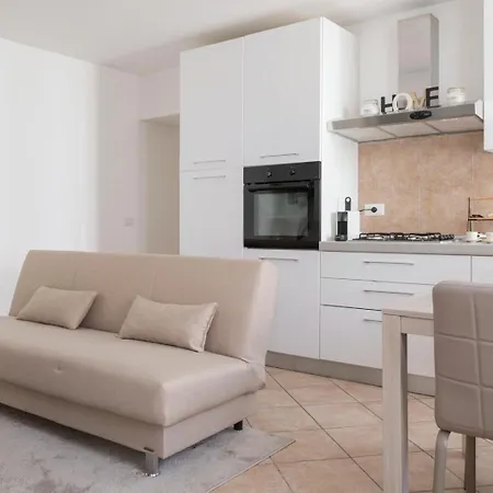 Aura-elegant In The Heart Of Appartamento