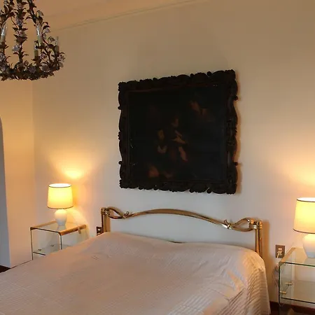 Couette-café Le Camelie 3*