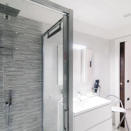 Ng - Downtown Apartment