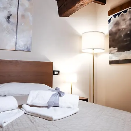 Casa Del Pittore - Elegante Del 1200 - Centro Storico Apartment Como