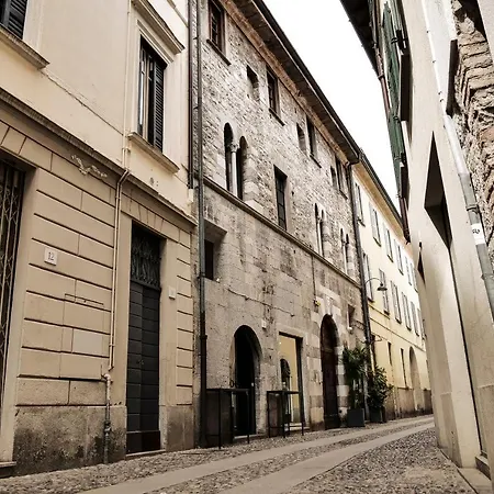 Apartment Casa Del Pittore - Elegante Del 1200 - Centro Storico